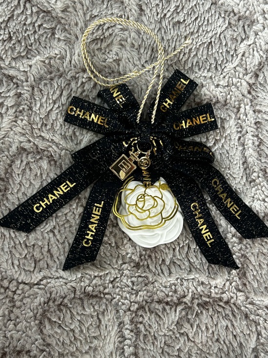 None Accessories - Ribbon Charm Diffuser with White Camellia
